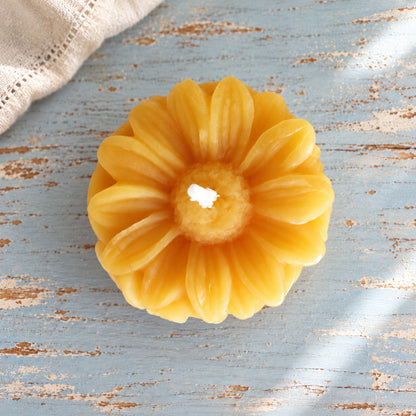 Daisy Flower Beeswax Mini Pillar Candle