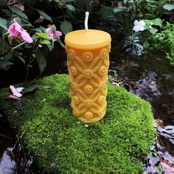 Elegant Pillar - Bees Light Candles