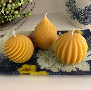 Elegant Beeswax Candle Set - Bees Light Candles